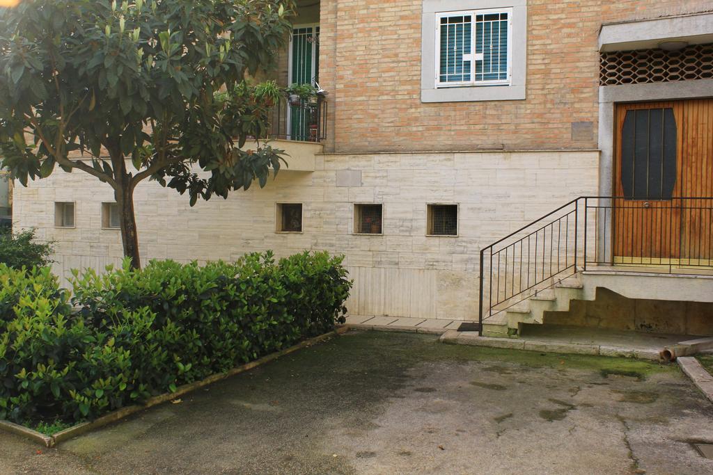 B&B Il Giardino In Citta - Parcheggio Privato Gratuito Foggia Exterior foto